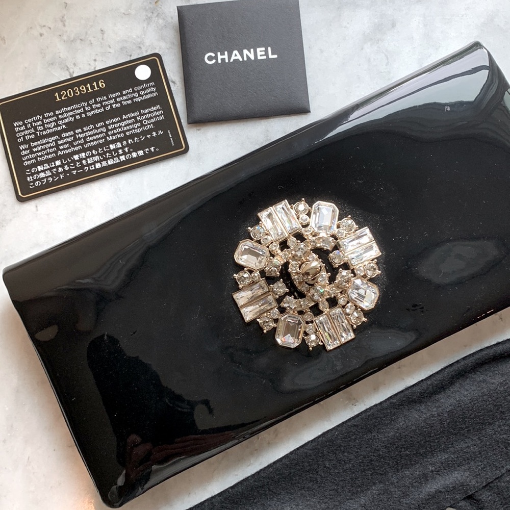 CHANEL Rare Black Patent Swarovski Crystal CC Encrusted Gem East West Clutch Bag - Picture 13 of 16